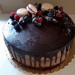 Čokoládový dort s makronkami